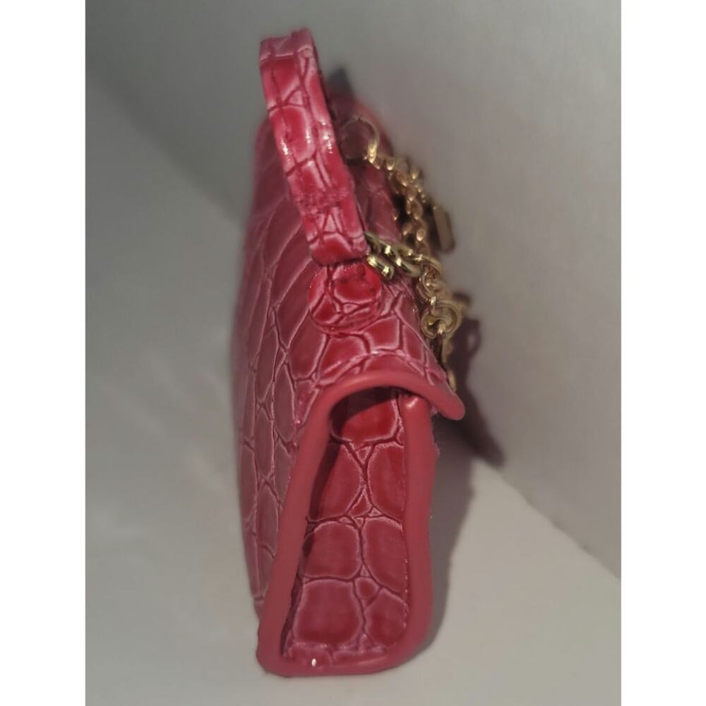 Alligator-textured Zuru Mini Brands Fashion Series 2 Mini Handbag Gold Charms - Picture 3 of 7